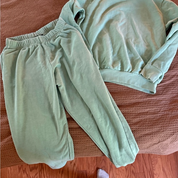 Matching Sweat Set - Picture 4 of 4